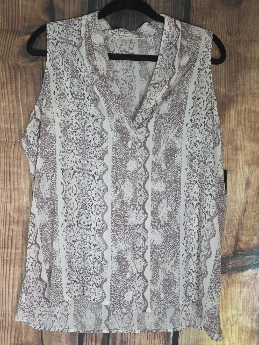 Violet & Claire Sleeveless V-Neck Top - White & Taupe